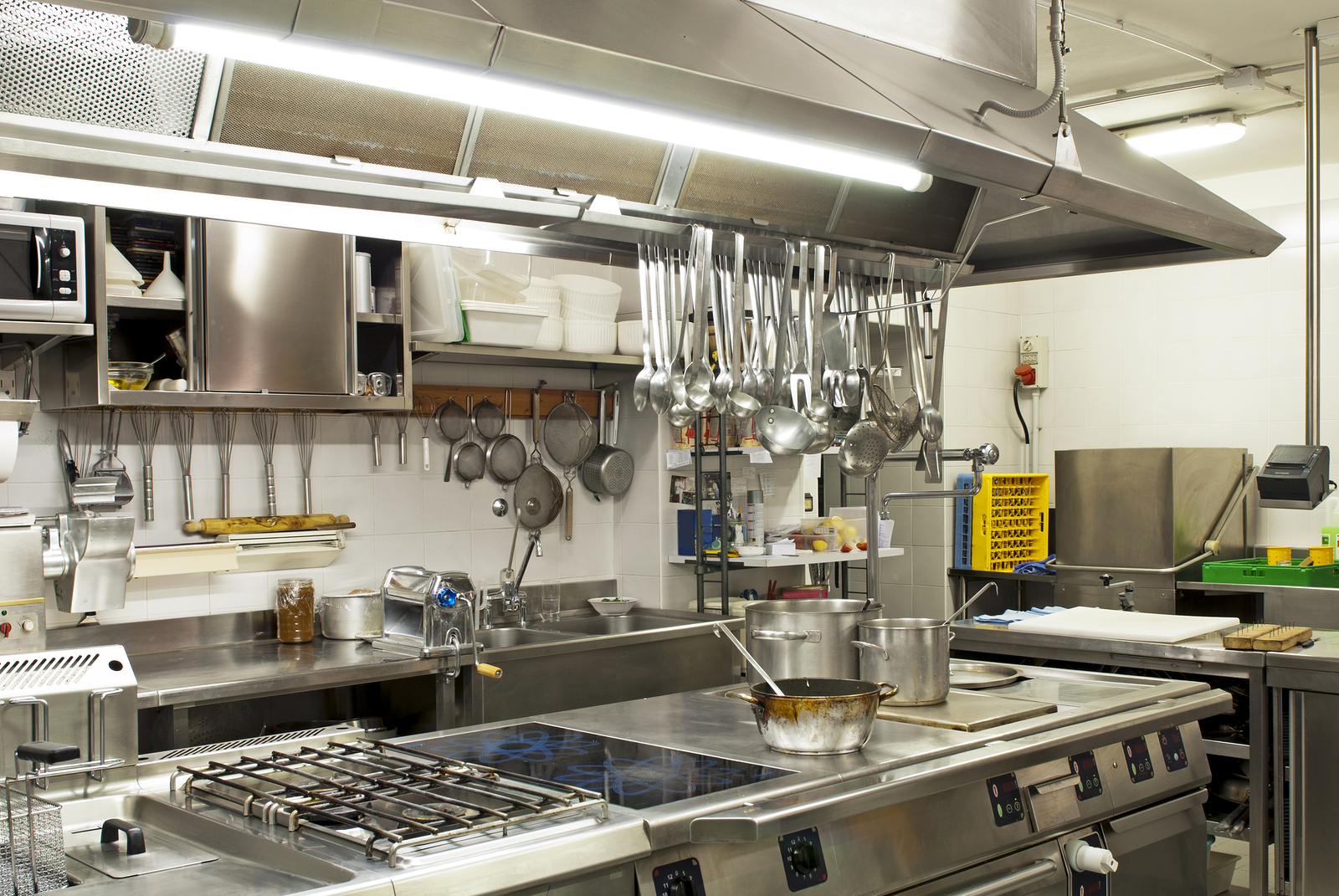 Best Way to Clean a Commercial Restaurant Kitchen? - Commercial Cleaning  Corporation